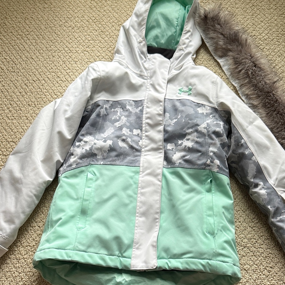 Under Armour Mint Green & Gray Girls' Hooded Puffer Jacket youth medium